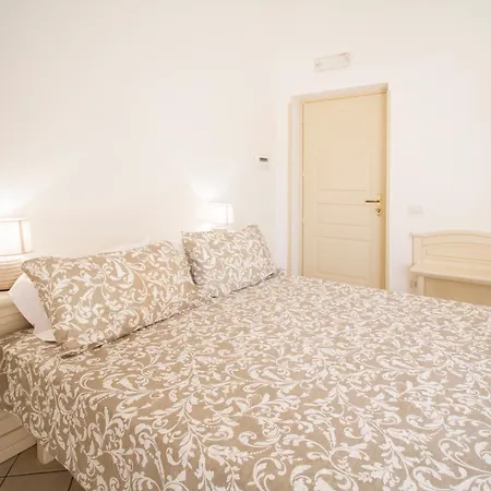 La Casa Del Sole - Beachfront - 住宿加早餐酒店 4*