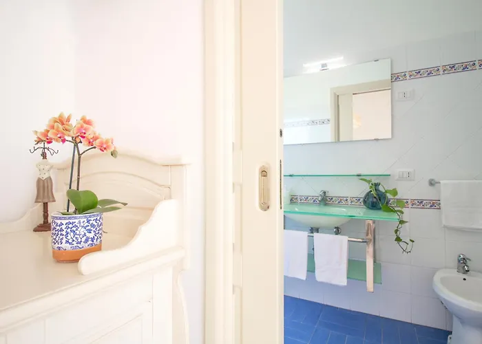 La Casa Del Sole - Beachfront - Bed and Breakfast 4*