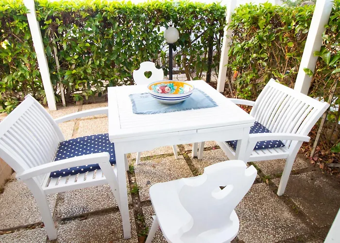 La Casa Del Sole - Beachfront - Bed and Breakfast 4*