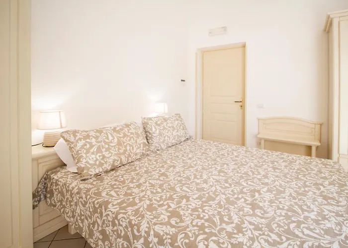 La Casa Del Sole - Beachfront - Bed and Breakfast 4*
