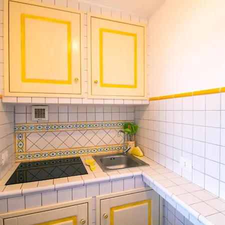 La Casa Del Sole - Beachfront - Bed & Breakfast 4*